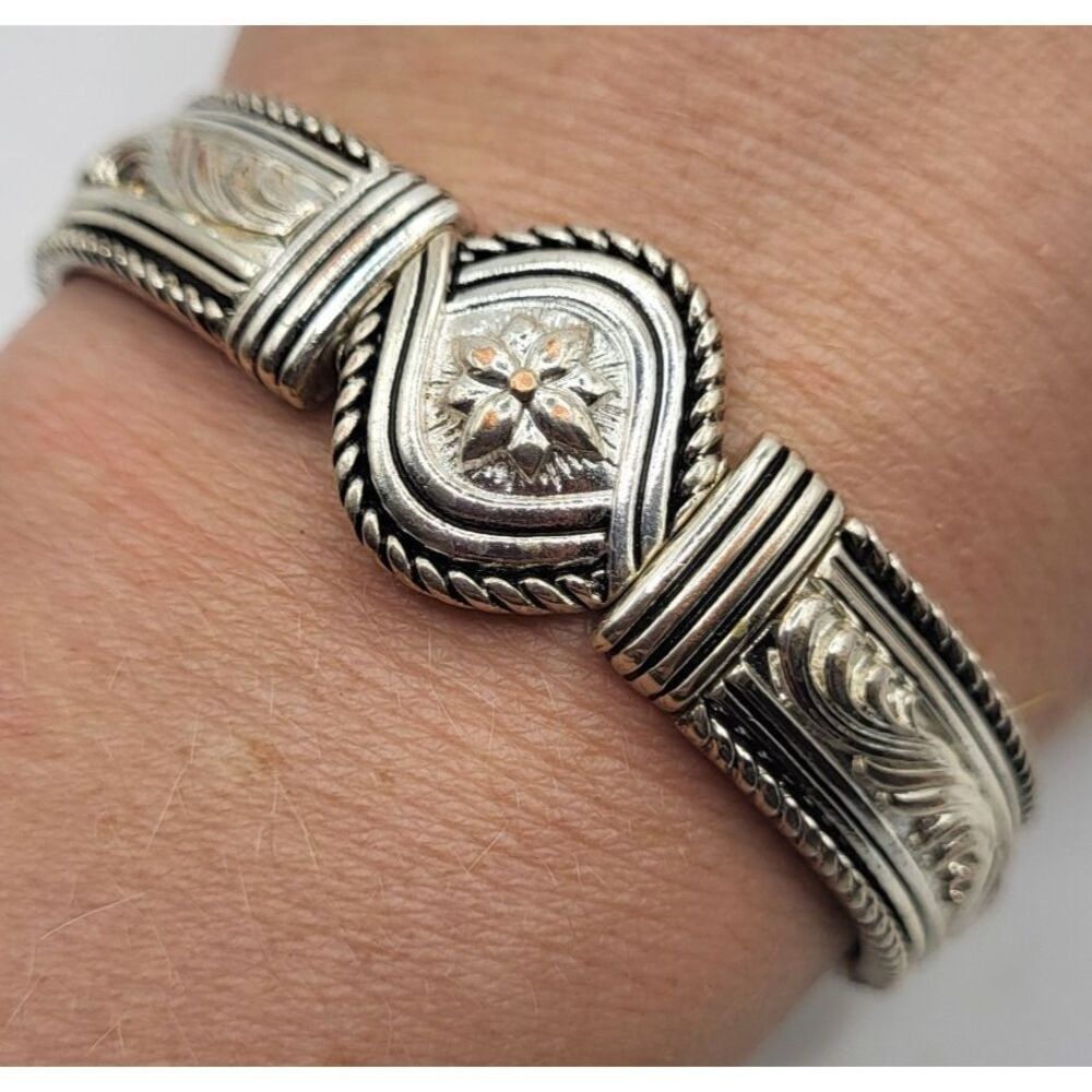 Western Southwestern Silver tone Embossed Bracelet 7in